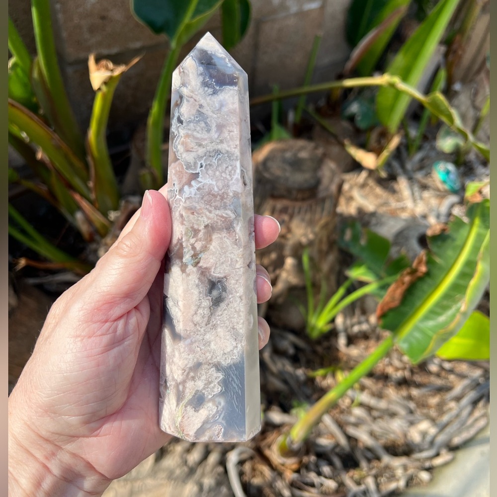 Black Flower Agate Tower
